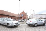 Przed dworcem PKP w Opolu aż dwa postoje taxi