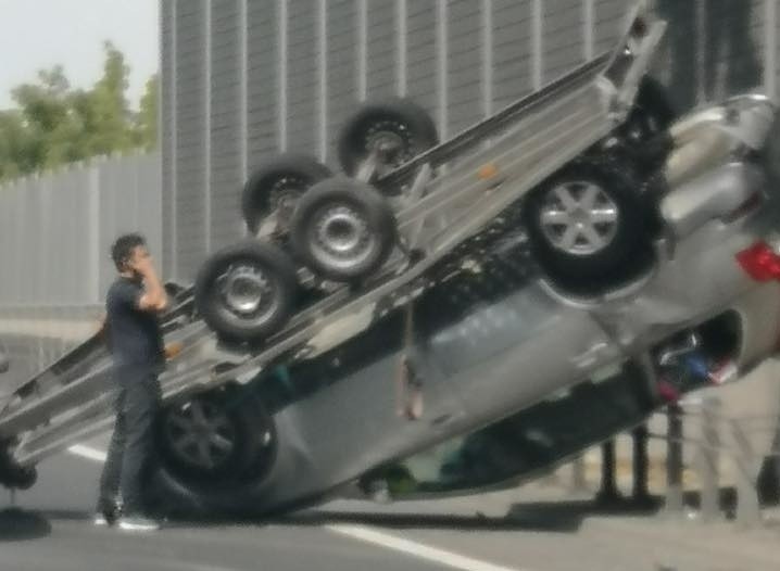 Dachowanie przyczepy z volvo na DK 94 w Dąbrowie Górniczej...