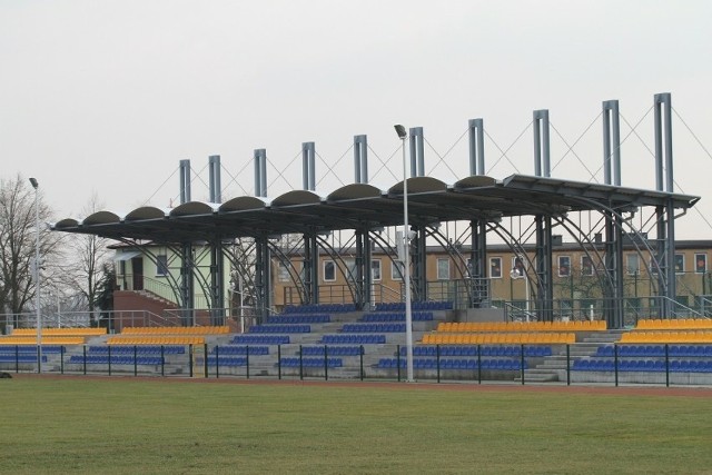 Stadion w Pińczowie, gdzie swoje mecze rozgrywa miejscowa Nida. Ostatnio w klubie doszło do nieprzyjemnej sytuacji związanej z zarobkami piłkarzy - część byłych zawodników domaga się pieniędzy za grę w sezonie 2022/2023.