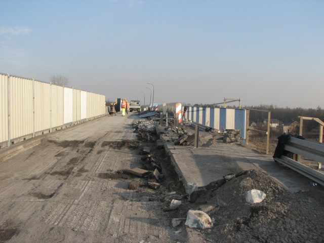 Zdjęcie z remontu wiaduktu nad autostradą sprzed kilku lat.