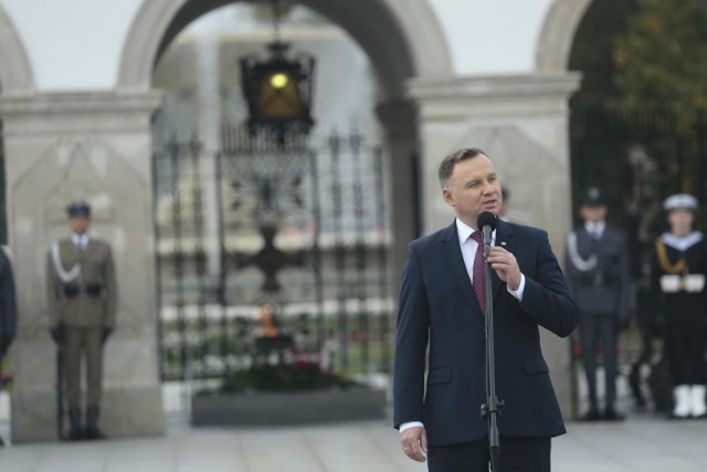 Prezydent przed briefingiem prasowym podpisał rozporządzenie, na mocy którego od przyszłego roku przeciętne uposażenie żołnierza zawodowego wraz z dodatkami zwiększy się o 576 złotych.