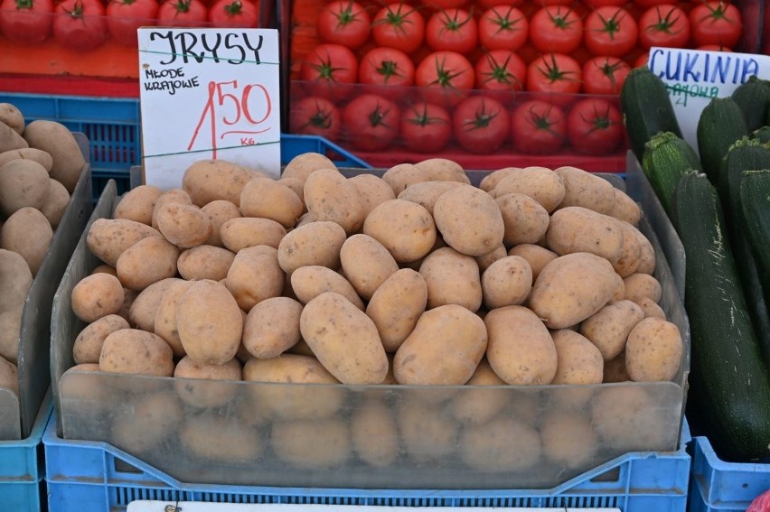 Ceny owoców i warzyw na kieleckich bazarach w piątek 16 października. Było bardzo tanio! [ZDJĘCIA]