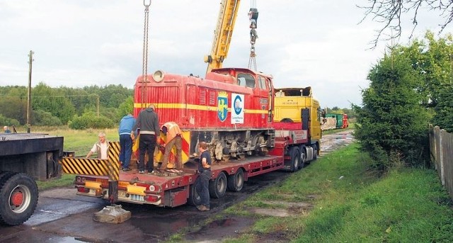 Nowa lokomotywa została niedawno przewieziona na stację w Manowie. Jest sprawna i gotowa do kursów.