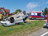 Dachowanie samochodu w Wojcieszynie. 35-latek został ranny