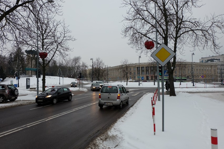 Na ulicy Skłodowskiej nadal obowiązuje znak D- 1 "droga z...