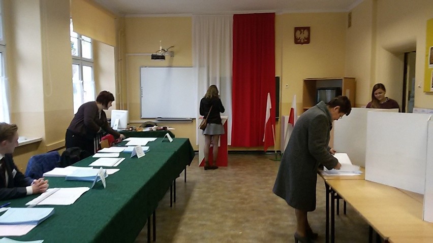 Wybory samorządowe 2014 Zabrze: niska frekwencja w wyborach do południa [ZDJĘCIA]