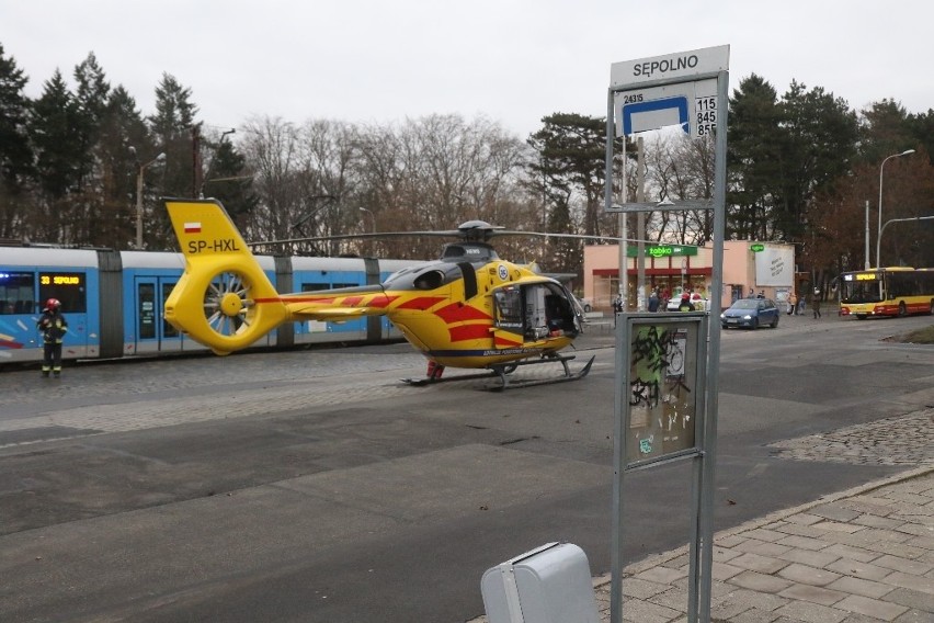 Śmigłowiec LPR wylądował na Sępolnie przy pętli tramwajowej