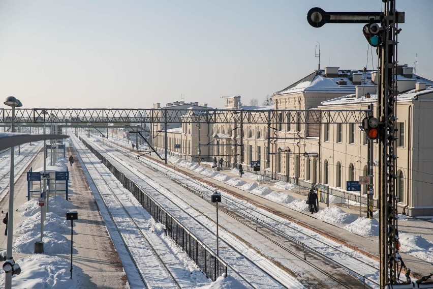 Budowa Rail Baltiki opóźnia się przez zimową pogodę. Podróżnych czekają utrudnienia