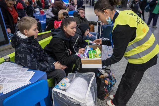 W tym momencie trudno znaleźć rodzinę w Polsce, która w jakiś sposób nie pomogła uchodźcom wojennym z Ukrainy - mówi Helena Krajewska z PAH 