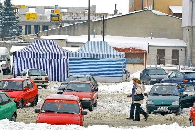 Targowisko przy szpitalu.