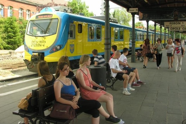 Dziś swój debiut miał ostatni z wyremontowanych pociągów, podczas uroczystego przejazdu pokonując trasę Opole-Strzelce Opolskie-Opole .