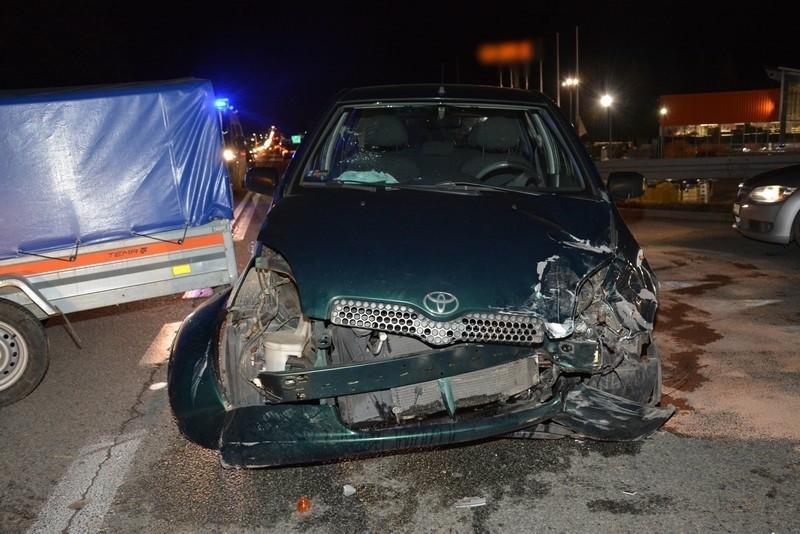 Wypadek w Miejscu Piastowym. Na drodze krajowej nr 28 zderzyły się dwa samochody, jedna osoba została ranna