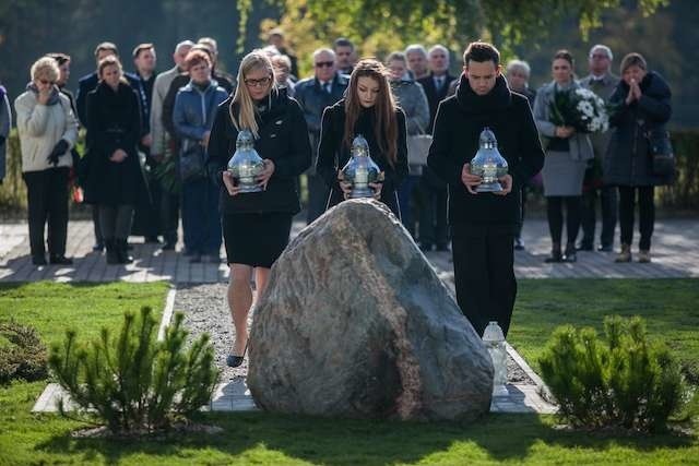 UTP uroczystość upamiętniająca śmierć studentówPomnik pamięci studentów na UTP