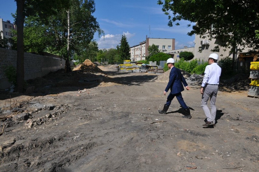 Będzie tam m.in. zadrzewiona aleja, otoczony zielonym...