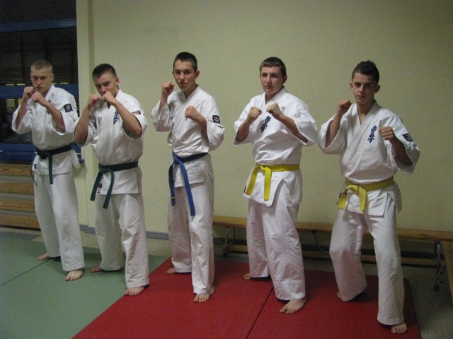 Podopieczni Wiesława Orzoła z Ostrołęckiego Klubu Karate czynią stałe postępy.