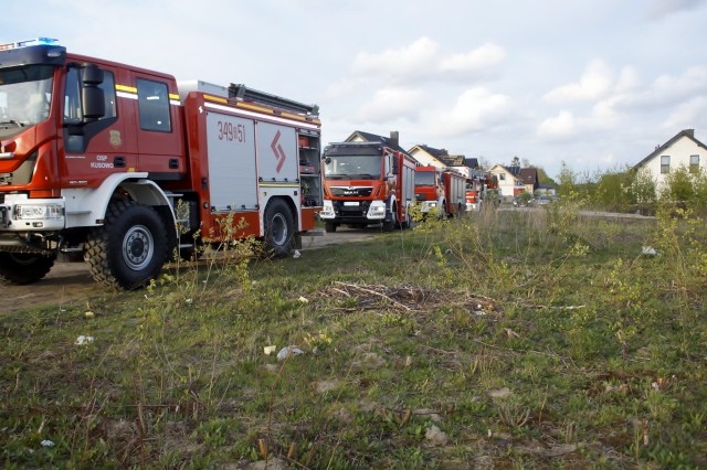 W piątek (3 maja) doszło do pożaru na poddaszu w domku jednorodzinnym w Głobinie. Jak się dowiedzieliśmy powodem mogła być nieszczelna izolacja przewodu kominowego. Spaleniu uległa część poddasza. Na szczęście, dom był jeszcze niezamieszkany.