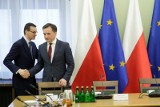 Gorąco w rządzie: Morawiecki odpowiada Ziobrze. "Suwerenności Polski nie mierzy się siłą tupania w podłogę"