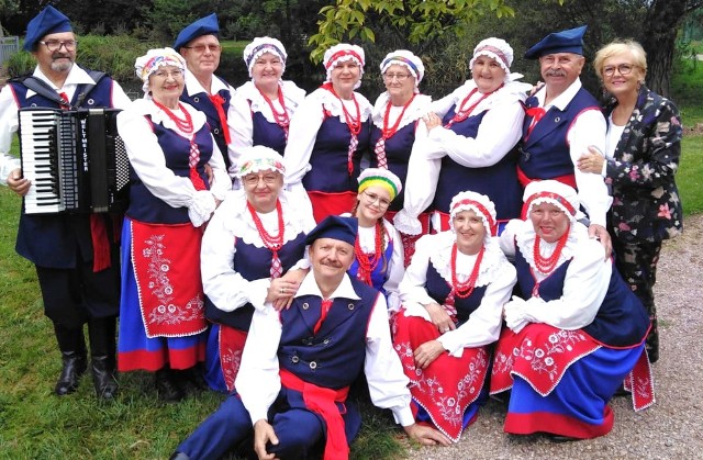 Zespół Złotniczanki, zdobywca trzeciego miejsca na III Ogólnopolskim Festiwalu Muzyki Ludowej „Złota Leszczyna” w Leszczynku