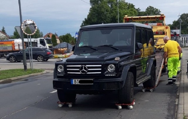 Funkcjonariusze Nadodrzańskiego Oddziału Straży Granicznej odzyskali w ubiegłym roku 36 pojazdów skradzionych w zachodniej Europie o wartości ponad 5,5 miliona złotych. Sporym zainteresowaniem złodziei cieszyły się kampery i drogie auta. Zobacz wideo: Straż graniczna zatrzymała 27-letniego obywatela Mołdawii w kradzionym audiCzytaj także: Straż Graniczna zatrzymała mężczyznę, który przewoził ponad 100 kradzionych paneli fotowoltaicznych