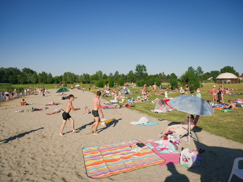 Wakacje pełną parą! Nad Zekiem w Radymnie nie brakuje plażowiczów [ZDJĘCIA]