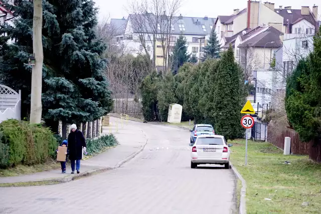 Latarnie drogowe staną wzdłuż ul. Kosynierów. Chodzi o odcinek o długości ok. 900 metrów.