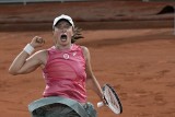 Roland Garros. Iga Świątek górą w wojnie na bekhendy i forhendy. Marta Kostiuk "była wszędzie"