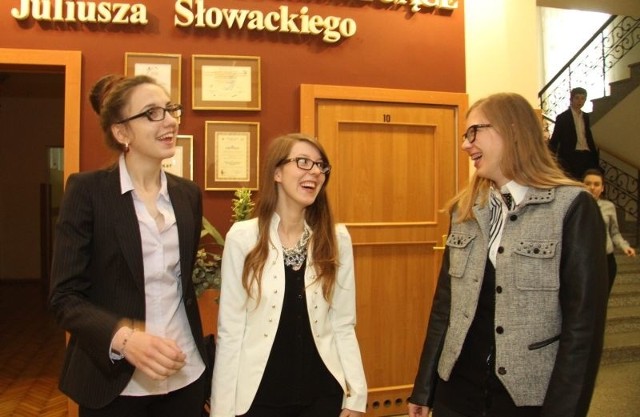 Monika Malenowicz, absolwentka "Słowackiego&#8221; poprawiała maturę. Izabela Kwiecińska i Agata Kurek przystępowały do niej po raz pierwszy. Wszystkie chcą się dostać na medycynę.