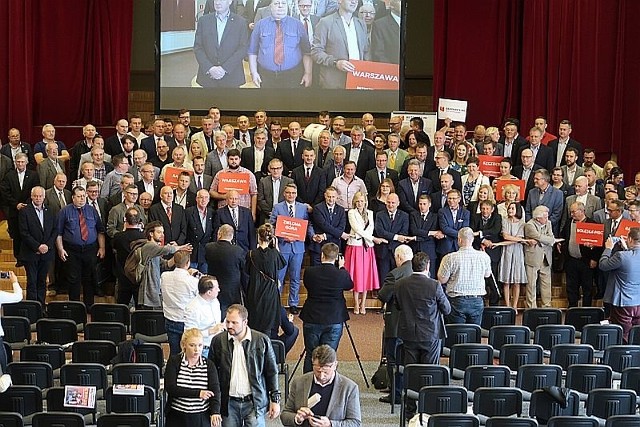 Pamiątkowe zdjęcie ze spotkania w Warszawie