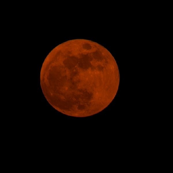 Zdjęcia półcieniowego zaćmienia Księżyca