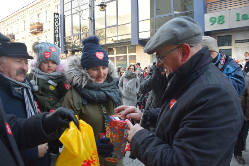 Pan Ryszard z Kielc właśnie włożył do orkiestrowej puszki...