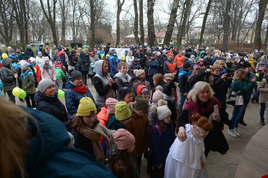 Młodzi artyści z zespołem Downa mieli okazję zaprezentować...