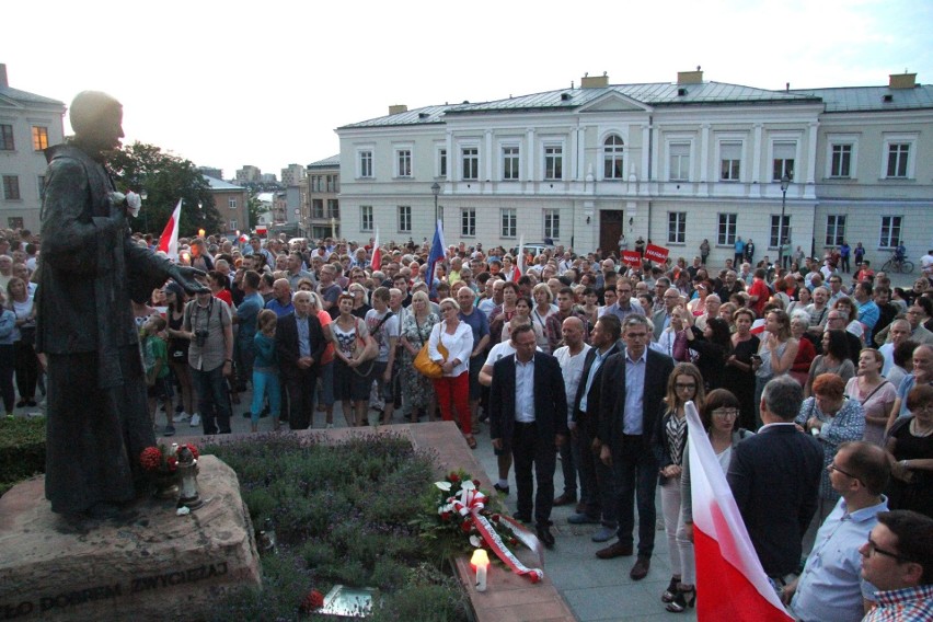 Wielka manifestacja w centrum Kielc „Wolne Sądy” z tysiącami uczestników  