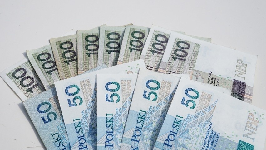 Banknoty, które posiadają numer seryjny będący ciągiem cyfr...