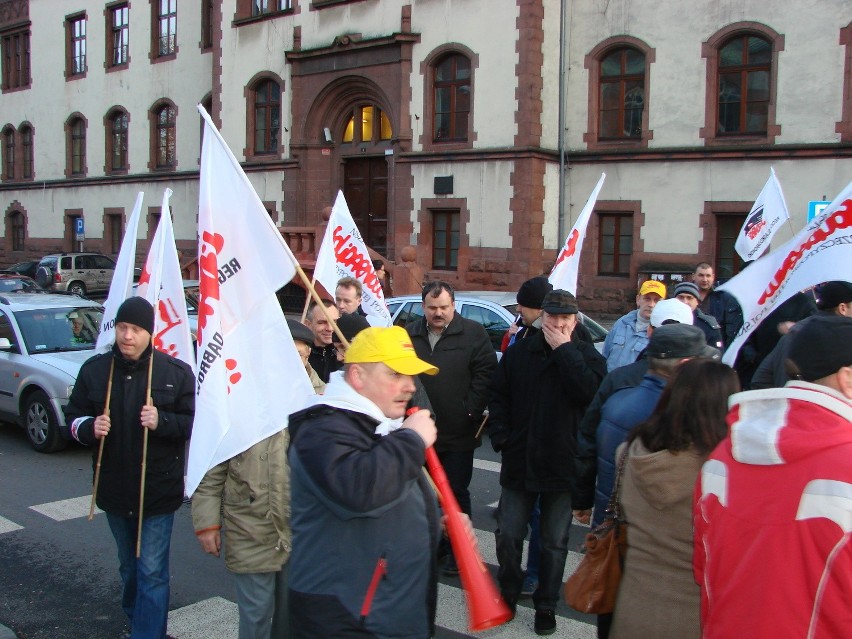 Strajk na Śląsku: Protest górników w Mysłowicach. Blokowali ulice. Jutro powtórka [ZDJĘCIA]