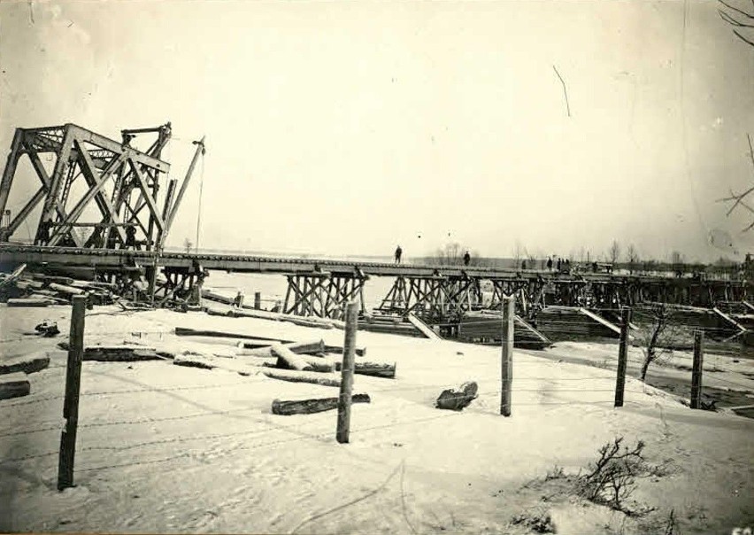 Most kolejowy na rzece Bug
Budowa. Włodawa, 1915