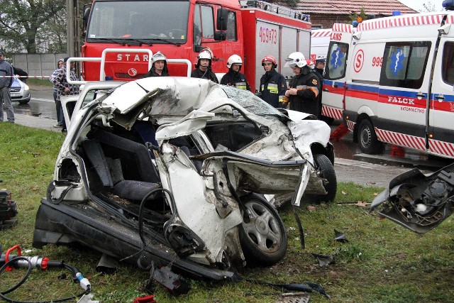 Kobieta zginęła, 2 kobiety i dziecko ranni w wypadku w Tuszynie.