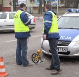 Nie zatrzymał się na przejściu, wjechał prosto w 69-latkę