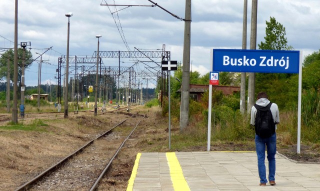 Ostatni pociąg pasażerski z buskiego dworca kolejowego odjechał do Kielc 2 września. Peron będzie świecił pustkami co najmniej do wakacji 2019 roku.