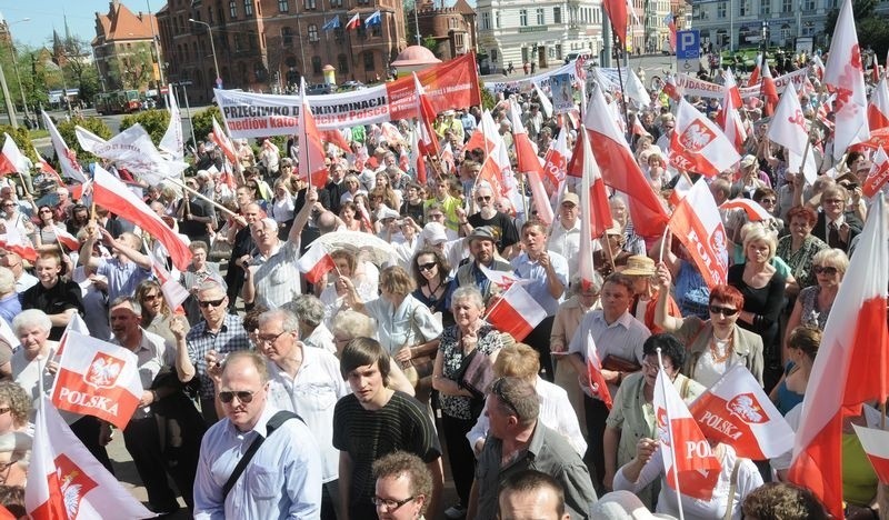 Nie oddamy wam Telewizji Trwam - skandowało kilka tysięcy osób w Toruniu [zobacz zdjęcia]
