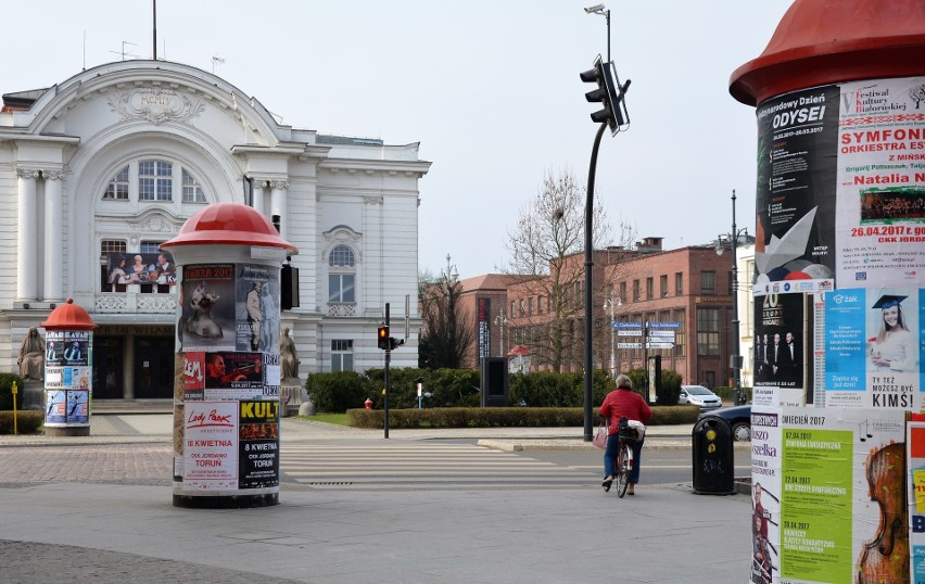 To co wyróżnia nas od innych, to zatrzęsienie słupów...