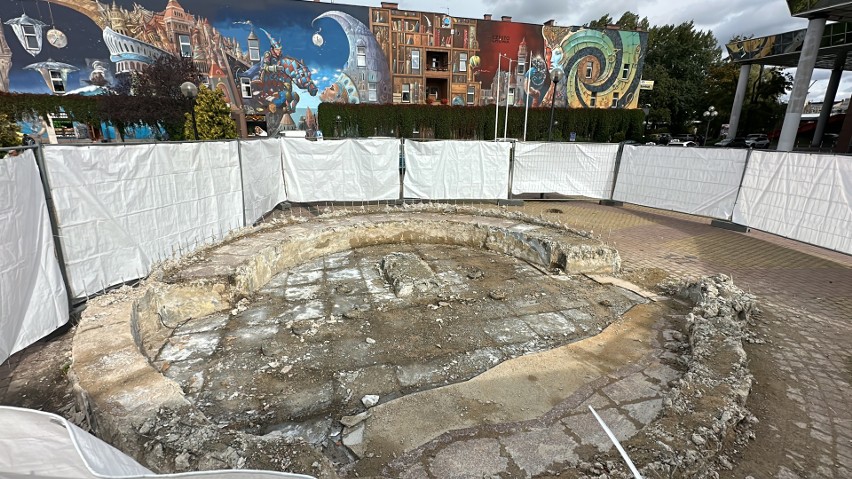 Z centrum Częstochowy zniknęła fontanna. Co się z nią stało?