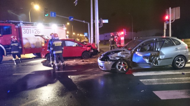 W poniedziałek po godz. 22 na skrzyżowaniu ulic Dolistowskiej i Sulika w Białymstoku doszło do wypadku.