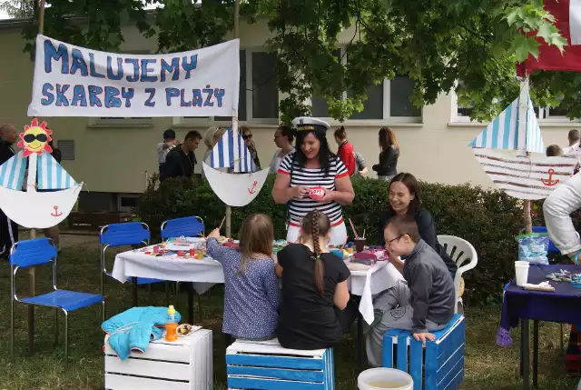 2 czerwca na terenie internatu Specjalnego Ośrodka Szkolno-Wychowawczego pod hasłem "MORSKA PRZYGODA"  odbył się Festyn Rodzinny. Uczniowie wraz z rodzicami bawili się w rytmie szant, brali udział w licznych konkursach. Dla uczestników przygotowano poczęstunek.