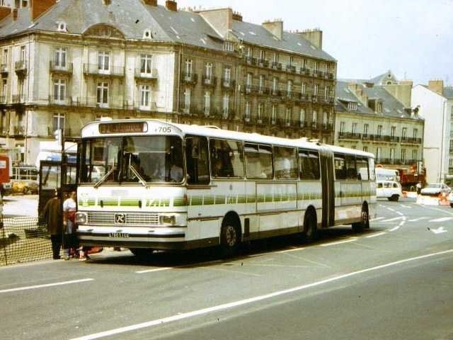 To jeden z piętnastu jeżdżących po Białymstoku autobusów zakupionych w 1993 roku w Nantes we Francji. (Setra SG180)