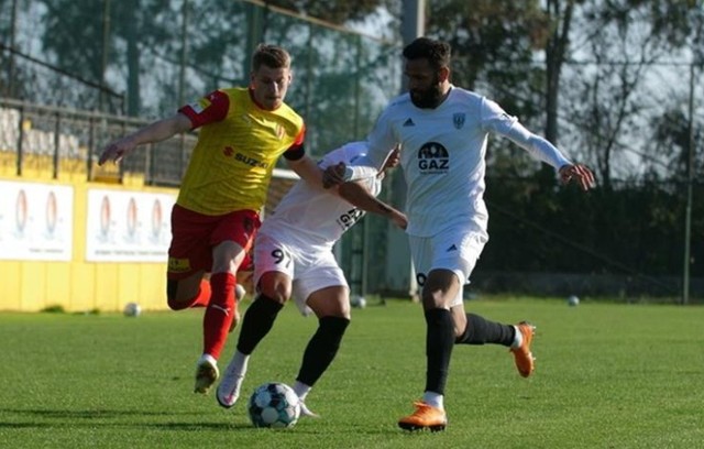 W ostatnim sparingu podczas zgrupowania w tureckim Belek Korona Kielce przegrała z kazachskim FK Atyrau 1:2. W piątek wieczorem Korona wraca do Kielc.