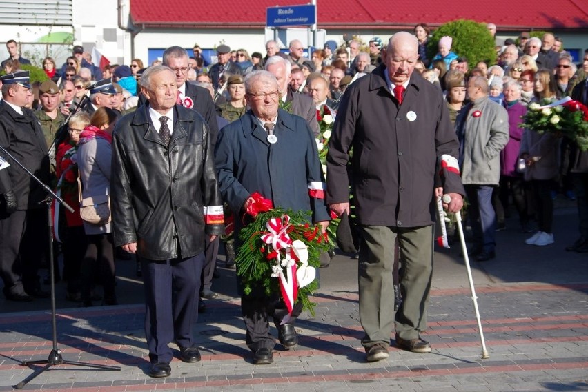 Święto Niepodległości w Tarnobrzegu. Odsłonięto pomnik Józefa Piłsudskiego [ZDJĘCIA]