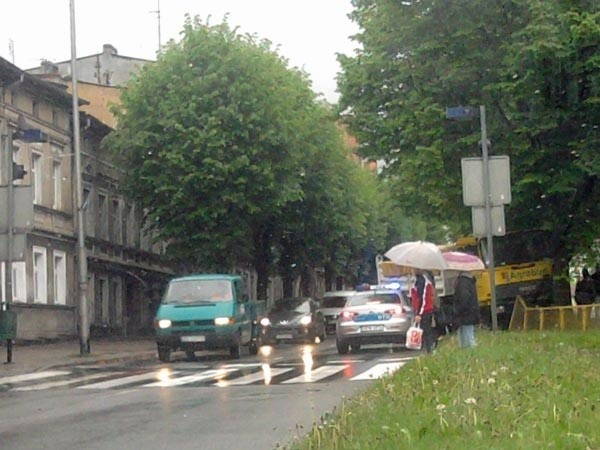 Z powodu dzisiejszej kolizji na ulicy Krakusa i Wandy w Koszalinie ponad godzinę jeden z pasów jezdni był wyłączony z ruchu.