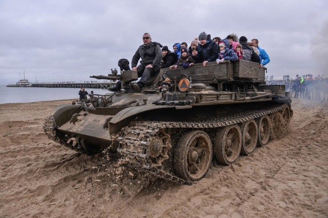 WOŚP 2019 w Sopocie. Był pokaz militariów, ratownictwa i morsowania. A także liczne koncerty, licytacje i pokazy. Jak będzie w tym roku?