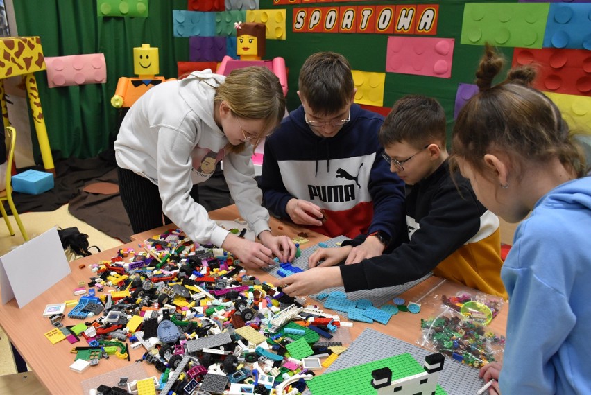 Konkurs w układaniu klocków Lego w Szkole Podstawowej Sportowej w Człuchowie