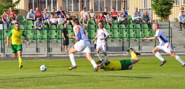 Piłkarze Siarki Tarnobrzeg pokonali Unię Nowa Sarzyna po bardzo dobrej grze.